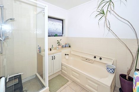 Photo of property in 8 Randell Place, Te Puke, 3119