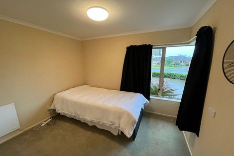 Photo of property in 1 Mcleod Place, Papamoa Beach, Papamoa, 3118