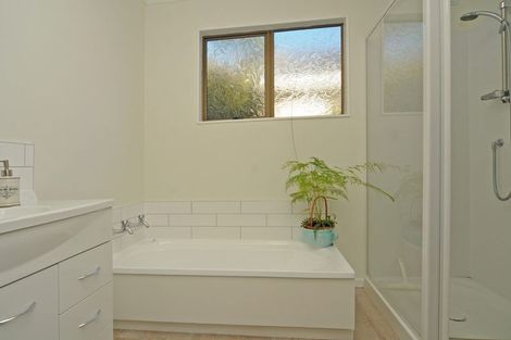 Photo of property in 7a Braithwaite Street, Karori, Wellington, 6012
