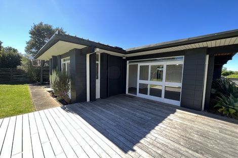 Photo of property in 5 Booralee Avenue, Botany Downs, Auckland, 2010