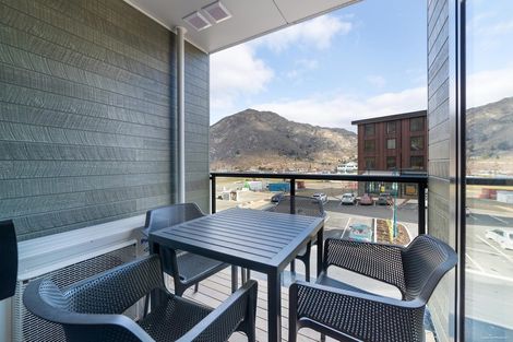 Photo of property in Wyndham Gardens Apartments, 30 Red Oaks Drive, Frankton, Queenstown, 9300