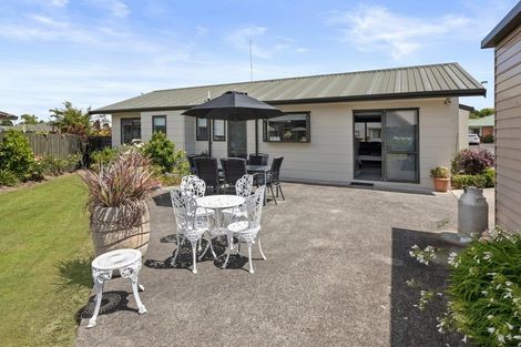 Photo of property in 12 Almond Grove, Feilding, 4702