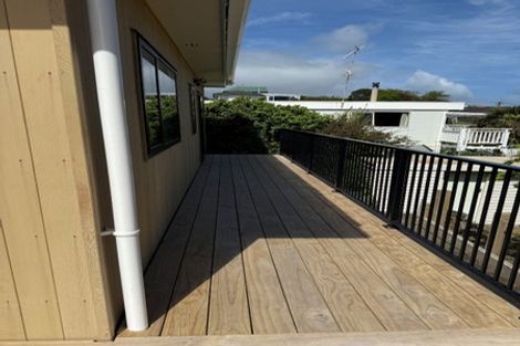 Photo of property in 1 Renown Road, Raumati South, Paraparaumu, 5032