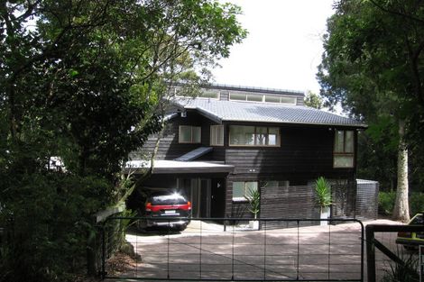 Photo of property in 25 Pluto Place, Beach Haven, Auckland, 0626