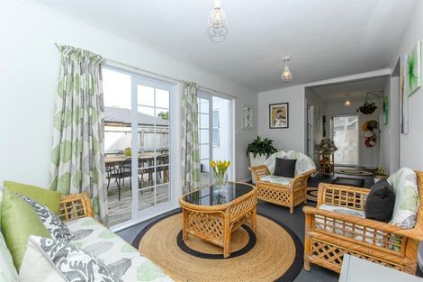 Photo of property in 158 Mangorei Road, Merrilands, New Plymouth, 4312