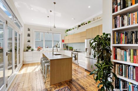 Photo of property in 4 Hobson Street, Thorndon, Wellington, 6011