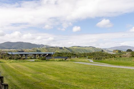 Photo of property in 61 Quadrant Heights, Paraparaumu, 5032