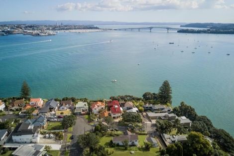 Photo of property in 106a Stanley Point Road, Stanley Point, Auckland, 0624
