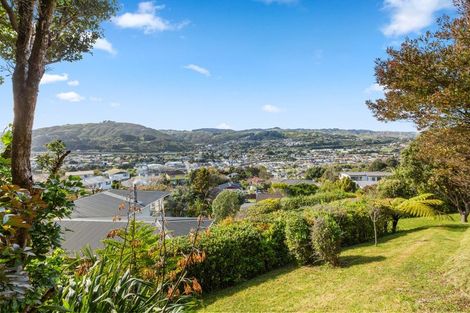 Photo of property in 8 Katarina Grove, Tawa, Wellington, 5028