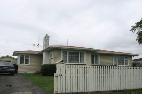 Photo of property in 11 Ellesmere Crescent, Highbury, Palmerston North, 4412