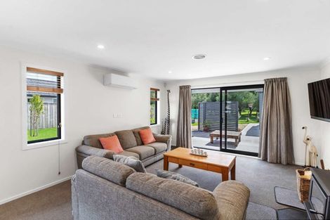 Photo of property in 68 Feist Street, Carterton, 5713