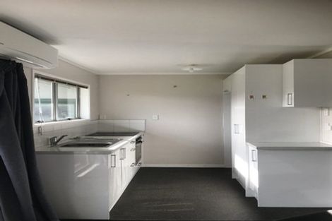 Photo of property in 2/29 Joshua Place, Weymouth, Auckland, 2103