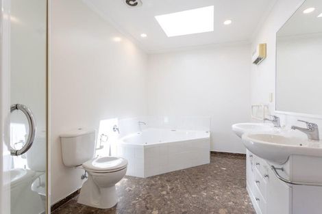 Photo of property in 34 Danica Esplanade, Te Atatu Peninsula, Auckland, 0610