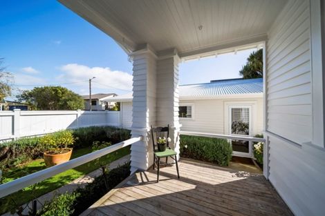 Photo of property in 25 Mount Edgcumbe Street, New Plymouth, 4310