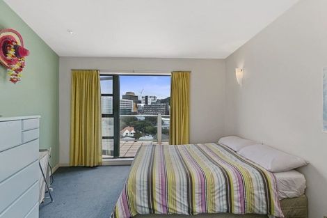 Photo of property in Endeavour Apartments, 2/125 Thorndon Quay, Pipitea, Wellington, 6011
