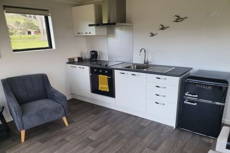 Photo of property in 60 Kawakawa-orere Road, Kawakawa Bay, Papakura, 2585