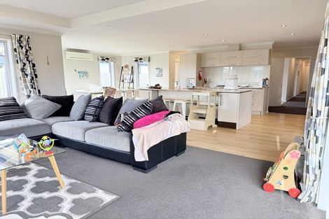 Photo of property in 82 Mcmahon Drive, Aidanfield, Christchurch, 8025