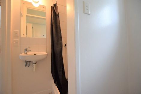 Photo of property in 19a Cleve Road, Green Bay, Auckland, 0604