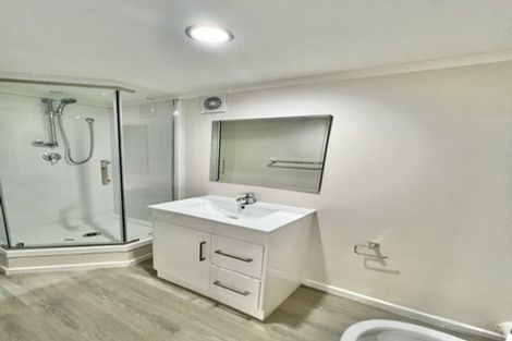 Photo of property in 10 Fowey Avenue, Te Atatu South, Auckland, 0610