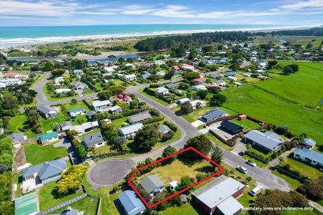 Photo of property in 8 Sand Dune Grove, Waikawa Beach, Manakau, 5573