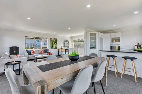 Photo of property in 11 Hassan Drive, Massey, Auckland, 0614