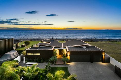 Photo of property in 10 Mer Place, Bay View, Napier, 4104