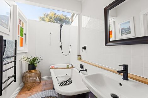 Photo of property in 20 Enfield Road, Hospital Hill, Napier, 4110