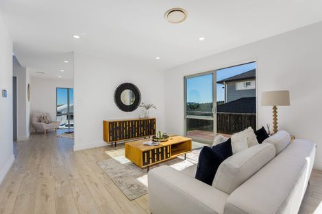 Photo of property in 10 Ian Gordon Lane, Orewa, 0931