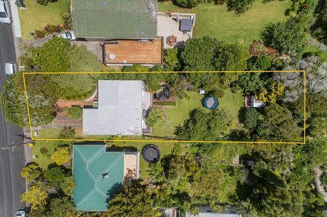 Photo of property in 12 De Val Drive, Titirangi, Auckland, 0604