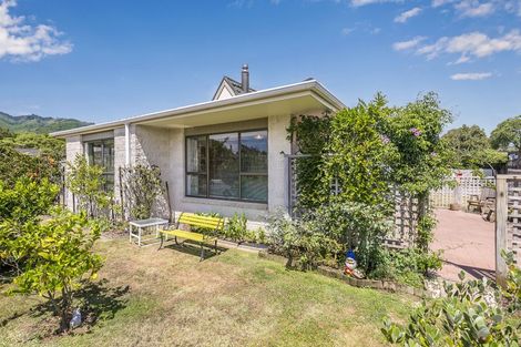 Photo of property in 6 Tawa Street, Waikanae, 5036
