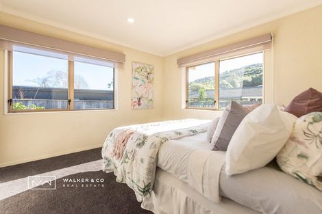 Photo of property in 2 Tuhua Lane, Brown Owl, Upper Hutt, 5018