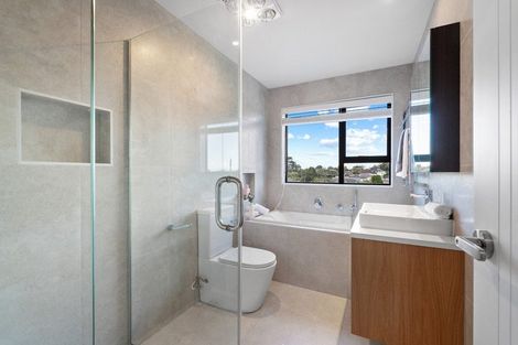 Photo of property in 4d Fowler Street, Northcote, Auckland, 0627