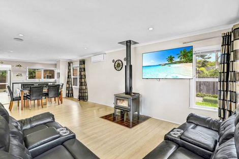 Photo of property in 9 Mccall Place, Opaheke, Papakura, 2113