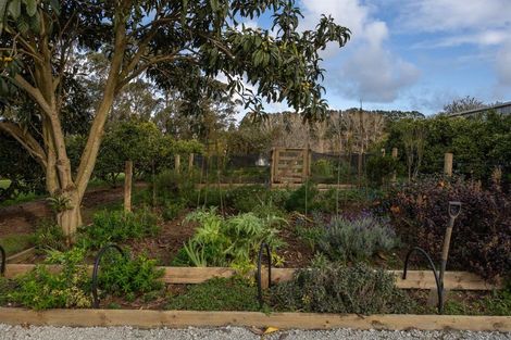 Photo of property in 124 Rimmer Road, Helensville, 0875