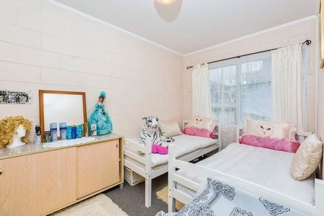 Photo of property in 1/38 Edmonton Road, Henderson, Auckland, 0612