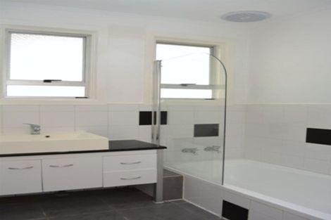 Photo of property in 52a Youngs Road, Papakura, 2110