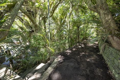 Photo of property in 323 Glenfield Road, Glenfield, Auckland, 0629