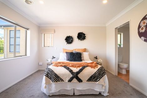 Photo of property in 24 Erlestoke Crescent, Churton Park, Wellington, 6037