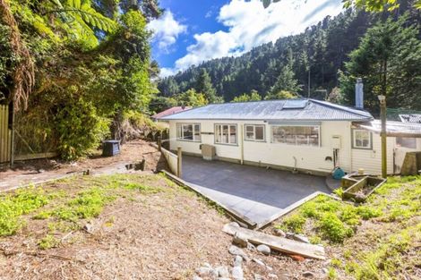 Photo of property in 74 Elmslie Road, Pinehaven, Upper Hutt, 5019