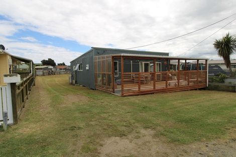 Photo of property in 8 Thomas Place, Foxton Beach, Foxton, 4815