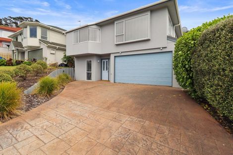Photo of property in 6 Meadowcroft Grove, Johnsonville, Wellington, 6037
