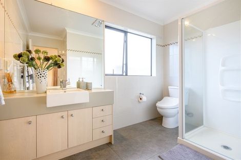 Photo of property in 72 Schnapper Rock Road, Schnapper Rock, Auckland, 0632