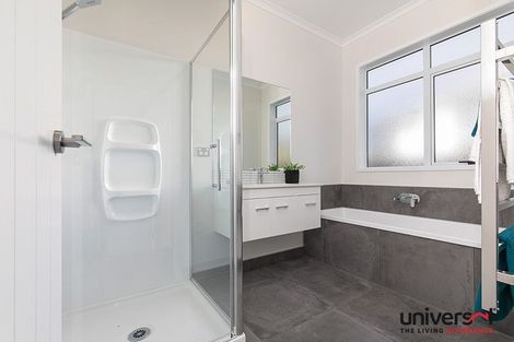 Photo of property in 41 Twin Parks Rise, Papakura, 2110
