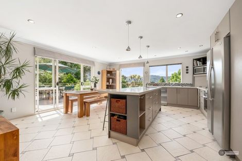 Photo of property in 10 Pomare Road, Tirohanga, Lower Hutt, 5010