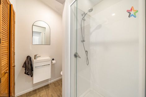 Photo of property in 6 Sarah Way, Crofton Downs, Wellington, 6035