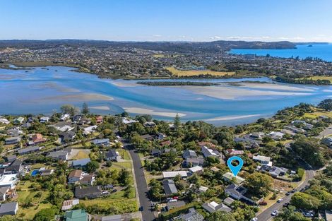 Photo of property in 16 Pohutukawa Avenue, Red Beach, 0932