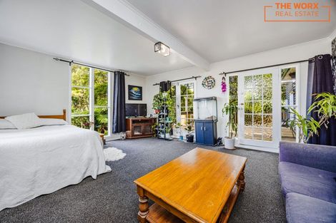Photo of property in 103 Laingholm Drive, Laingholm, Auckland, 0604