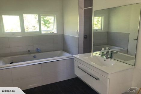 Photo of property in 16 Cathedral Road, Gore Bay, Cheviot, 7383