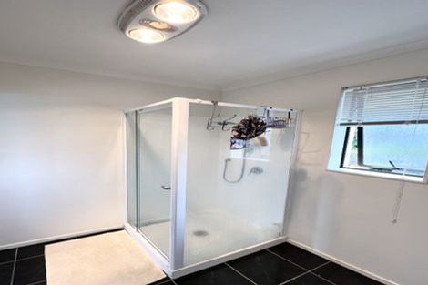 Photo of property in 3 Sunvista Avenue, Oteha, Auckland, 0632