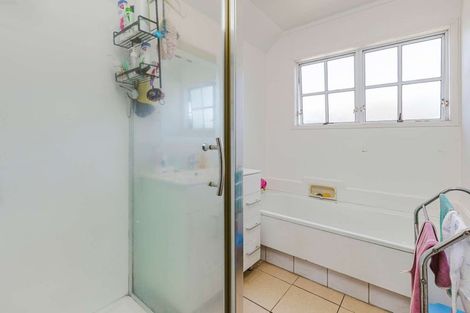 Photo of property in 2/51 Jillteresa Crescent, Half Moon Bay, Auckland, 2012